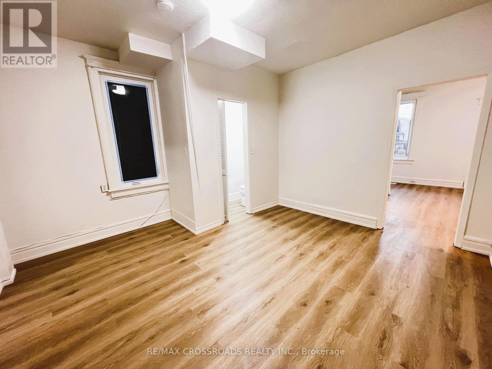82 Curzon Street, Toronto, Ontario  M4M 3B4 - Photo 4 - E13783684