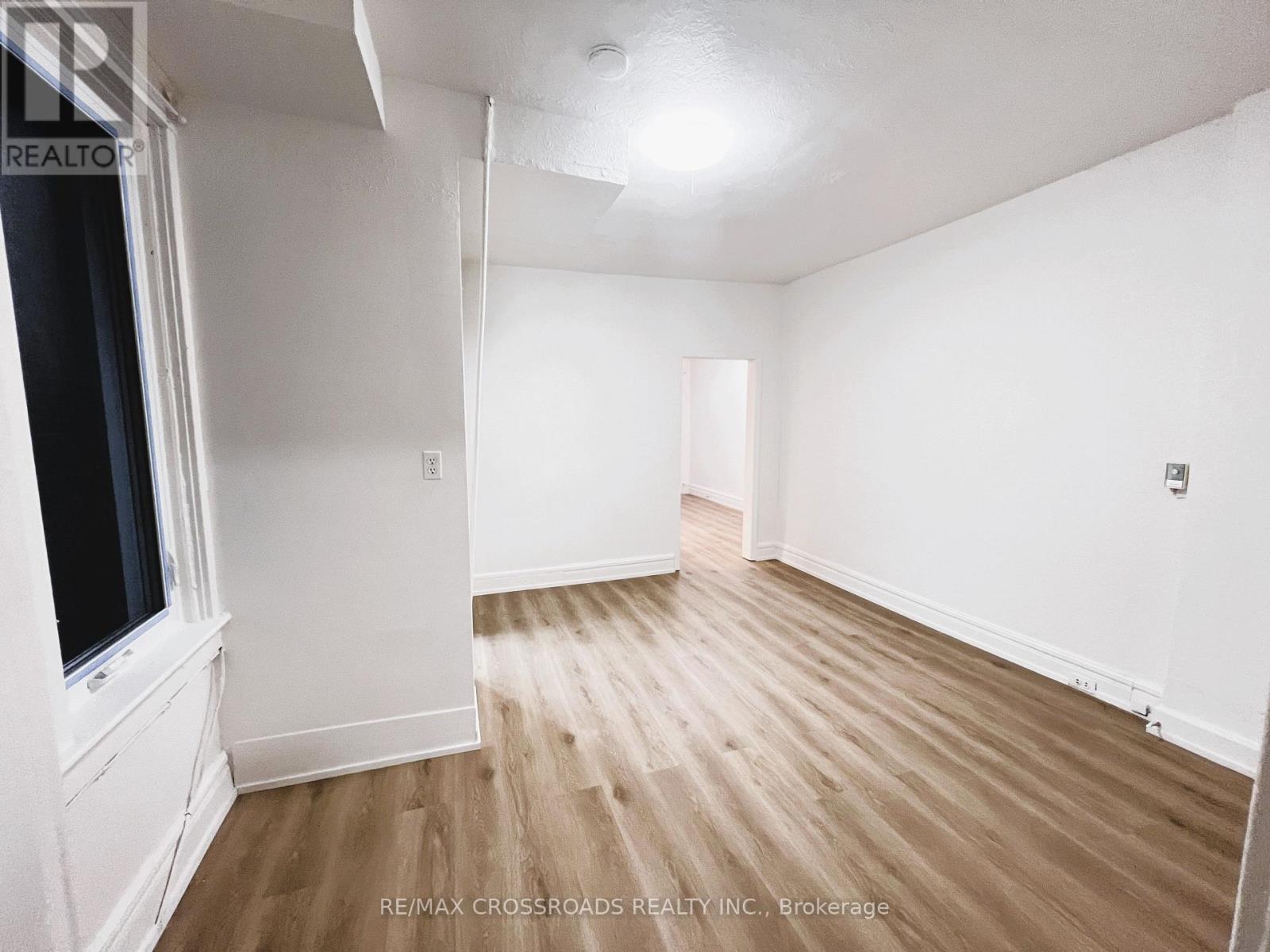 82 Curzon Street, Toronto, Ontario  M4M 3B4 - Photo 5 - E13783684