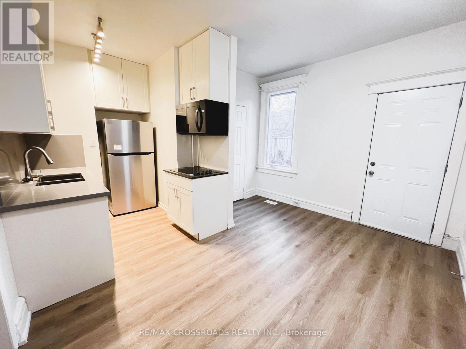 82 Curzon Street, Toronto, Ontario  M4M 3B4 - Photo 6 - E13783684
