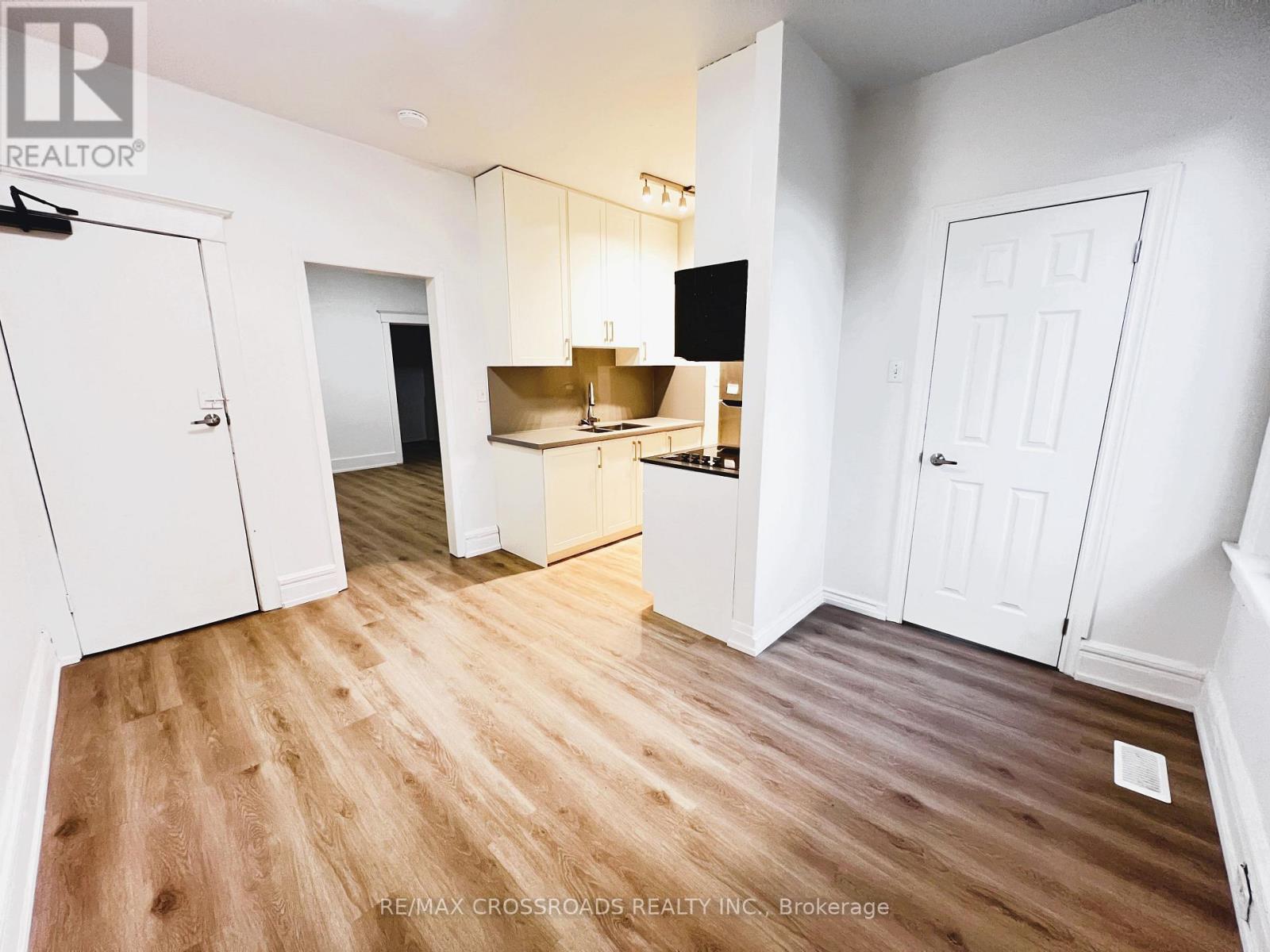 82 Curzon Street, Toronto, Ontario  M4M 3B4 - Photo 7 - E13783684