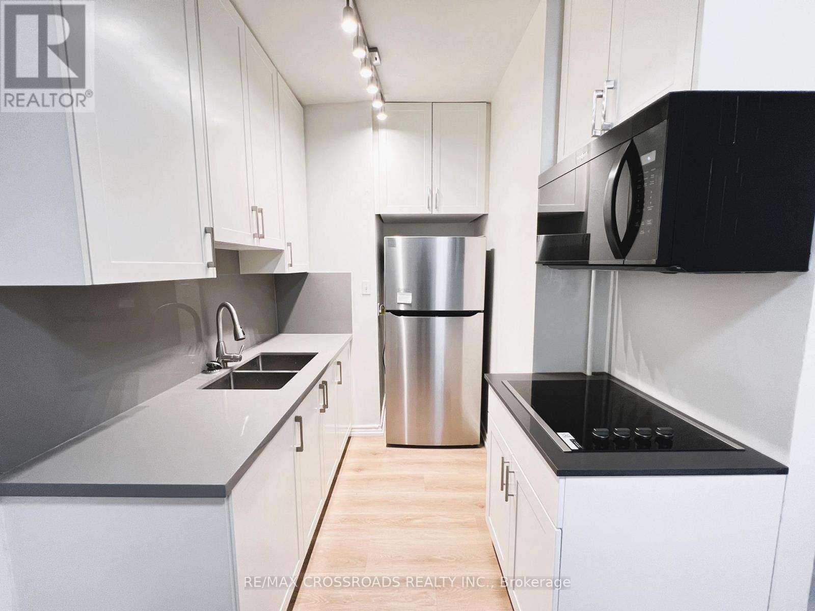 82 Curzon Street, Toronto, Ontario  M4M 3B4 - Photo 8 - E13783684