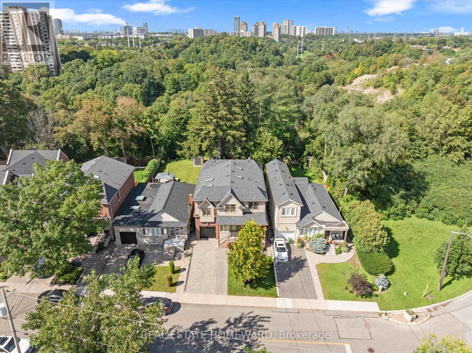101 Northdale Boulevard, Toronto, Ontario  M4B 1X1 - Photo 2 - E13783764