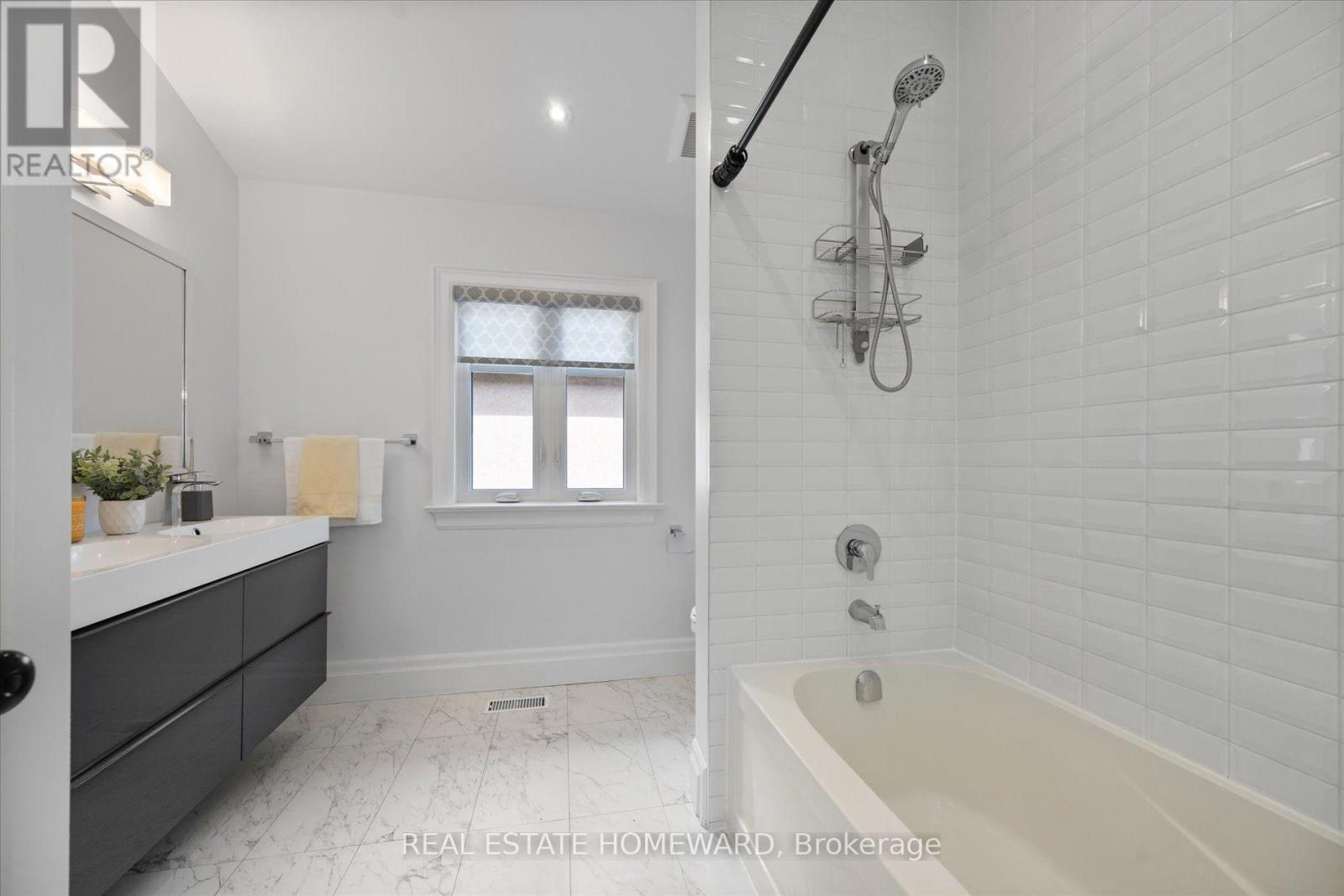 101 Northdale Boulevard, Toronto, Ontario  M4B 1X1 - Photo 33 - E13783764