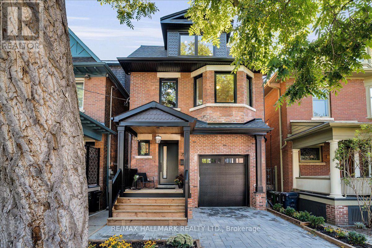 25 BOWDEN STREET, Toronto, Ontario