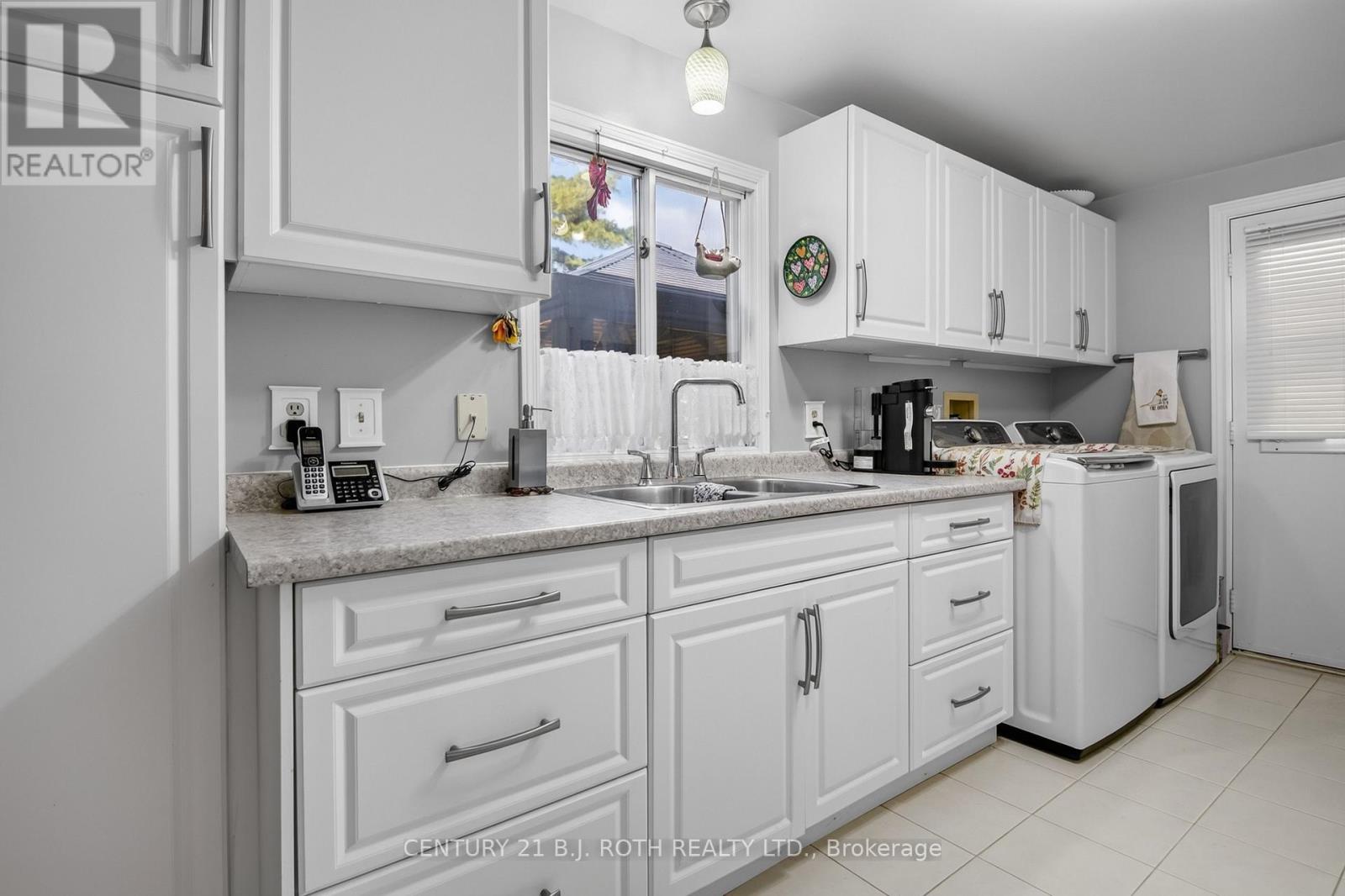 18 Belle Isle Arm, Innisfil, Ontario  L9S 1N8 - Photo 5 - N13783714