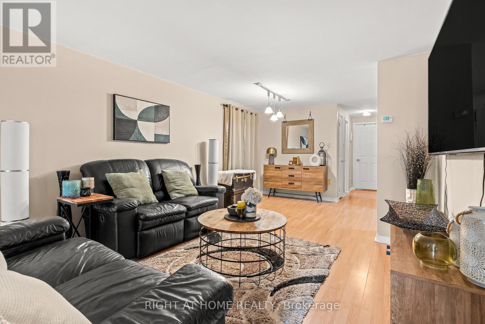 44 Ferguson Drive, Barrie, Ontario L4N 7B5 - Photo 4 - S13783702