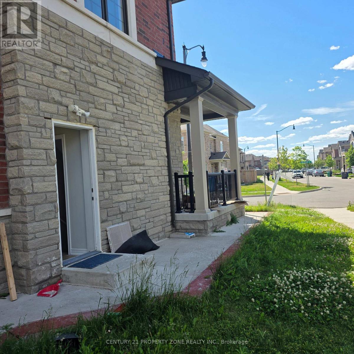 2 Bachelor Street, Brampton (Northwest Brampton), Ontario  L7A 5B1 - Photo 2 - W13783664