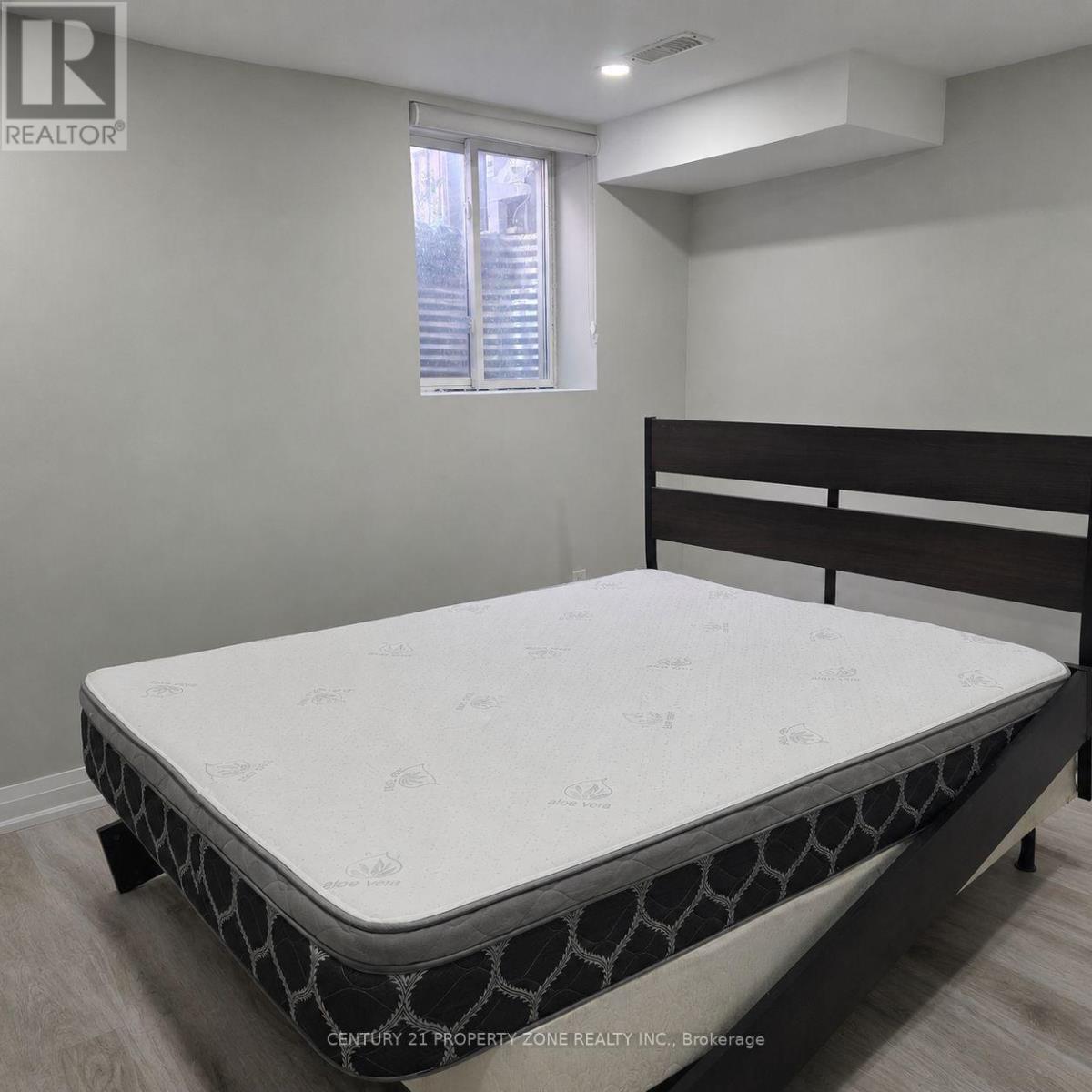 2 Bachelor Street, Brampton (Northwest Brampton), Ontario  L7A 5B1 - Photo 5 - W13783664