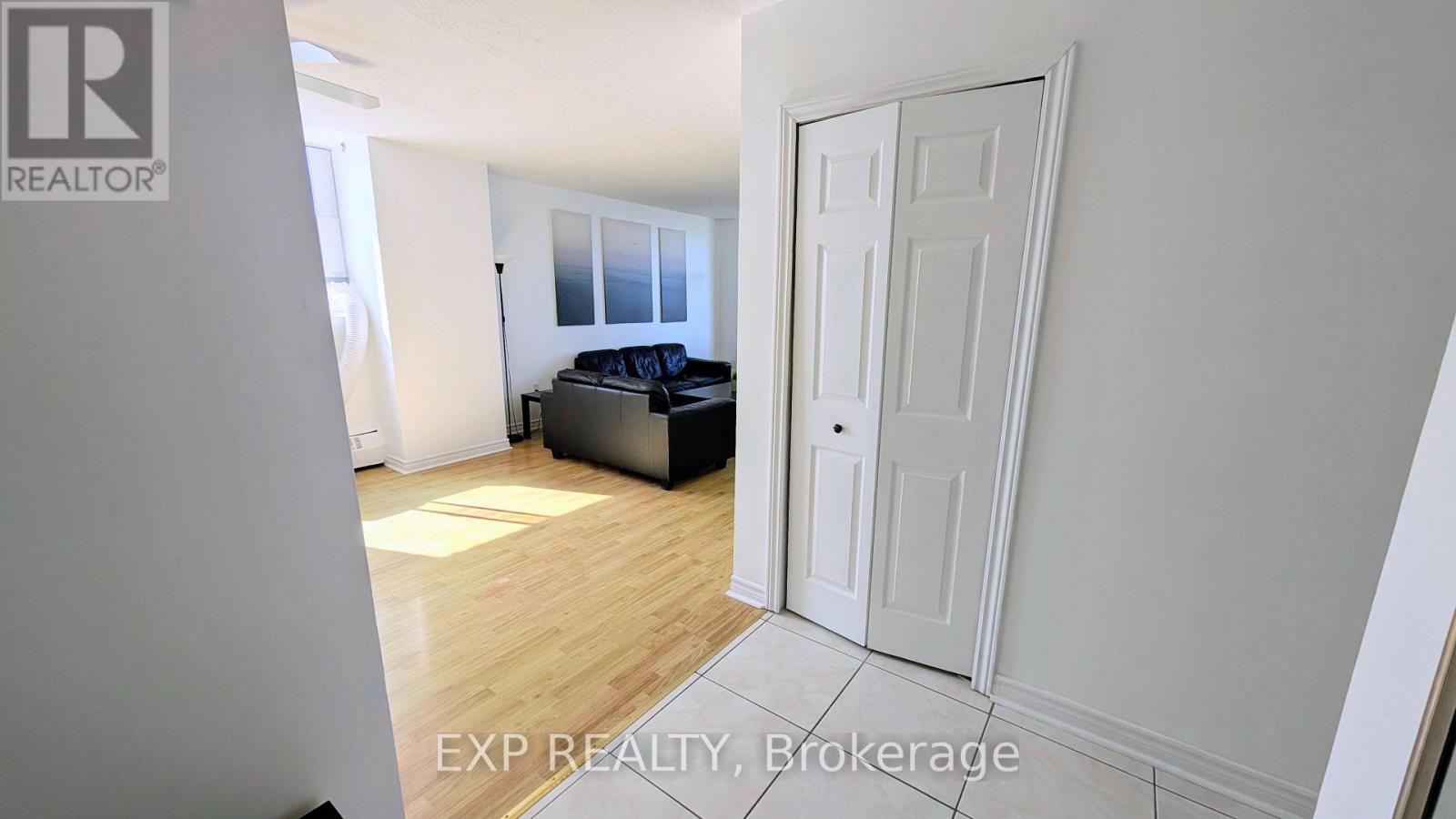1813 - 320 Dixon Road, Toronto, Ontario M9R 1S8 - Photo 3 - W13783762
