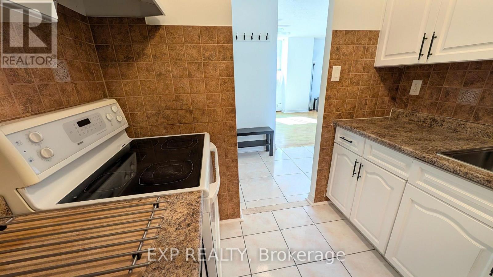 1813 - 320 Dixon Road, Toronto, Ontario M9R 1S8 - Photo 8 - W13783762