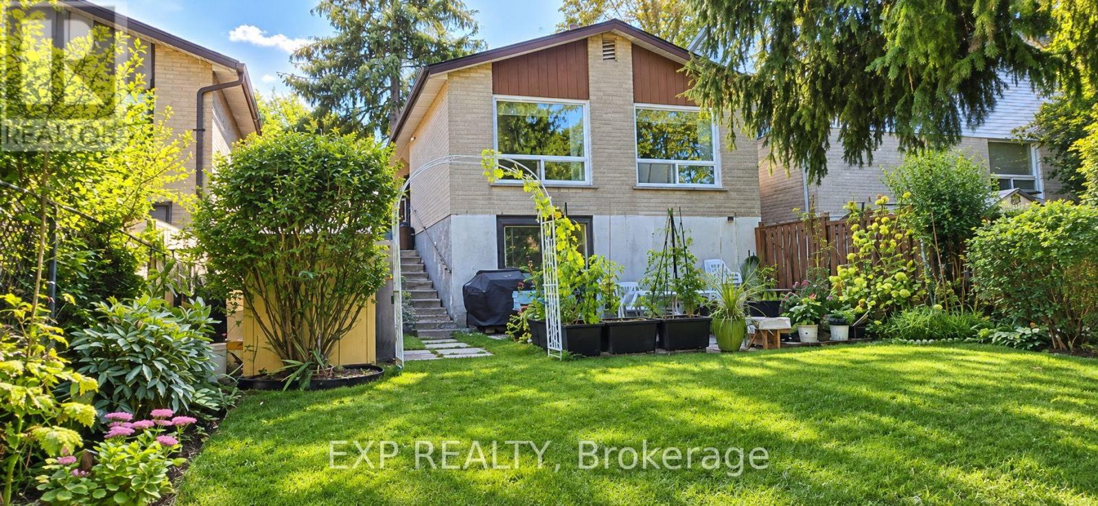 8 Habitat Square, Brampton, Ontario  L6S 1X7 - Photo 11 - W13783794