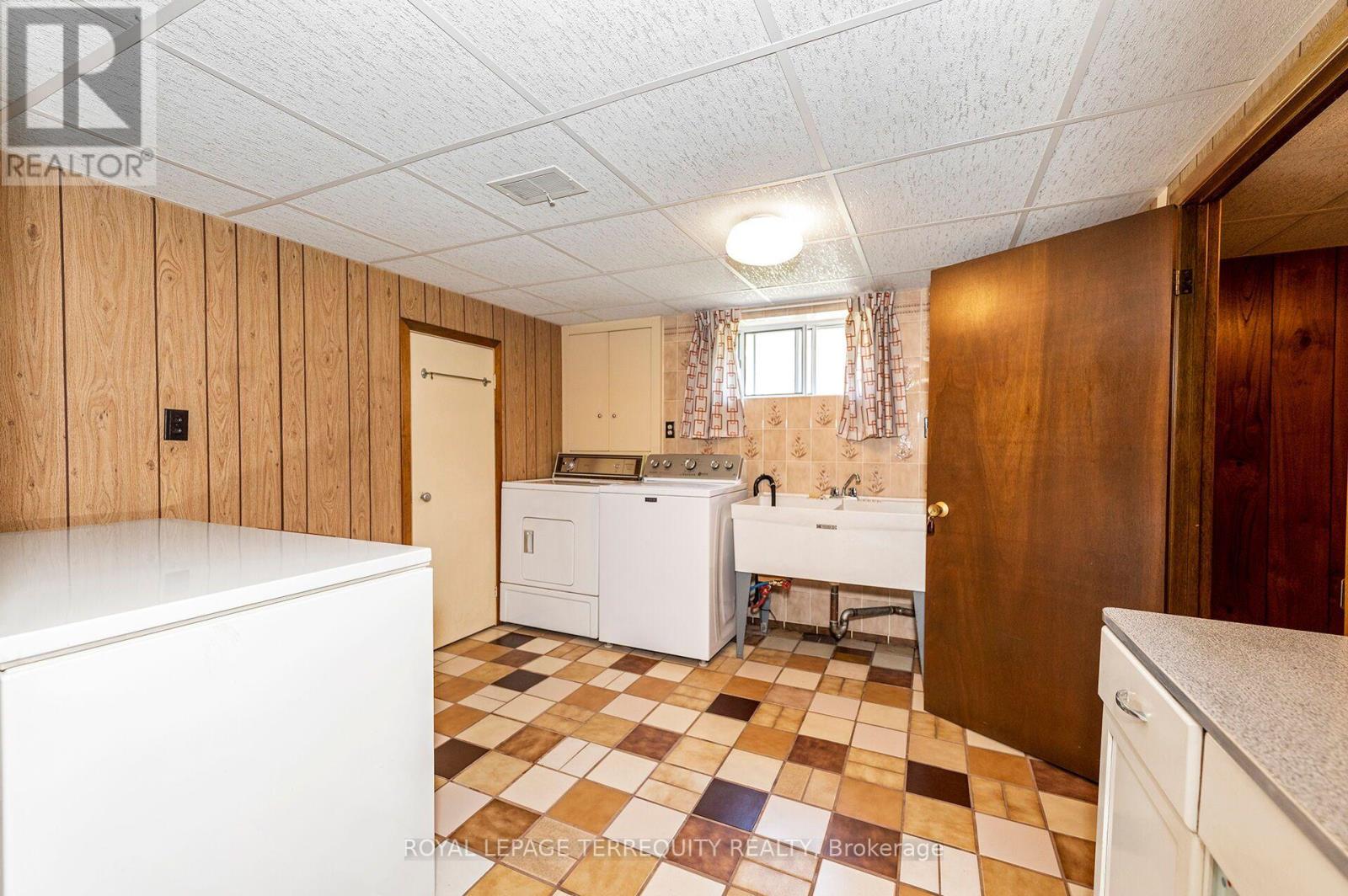 11 Picton Crescent, Toronto (Downsview-Roding-Cfb), Ontario  M3K 1W4 - Photo 22 - W13783812