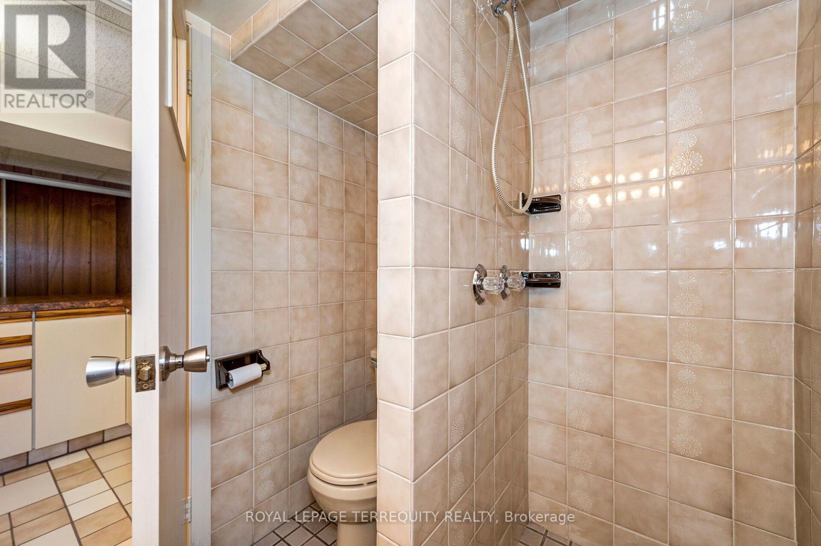 11 Picton Crescent, Toronto (Downsview-Roding-Cfb), Ontario  M3K 1W4 - Photo 25 - W13783812