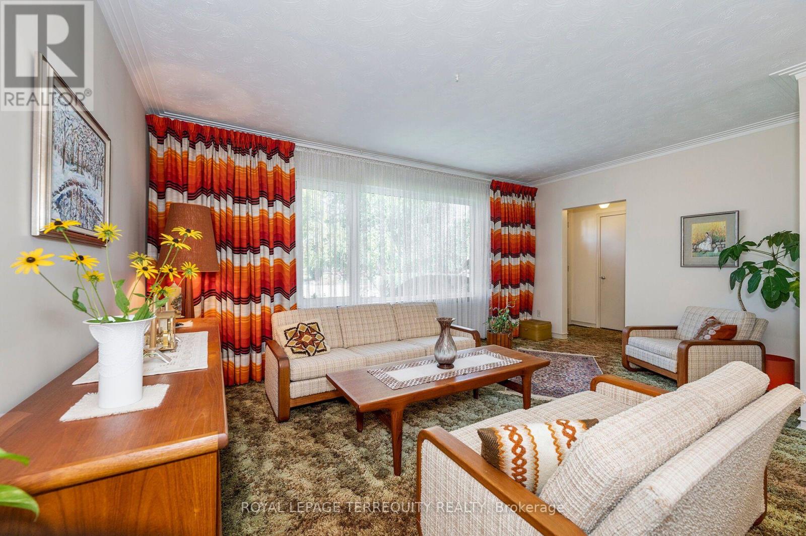 11 Picton Crescent, Toronto (Downsview-Roding-Cfb), Ontario  M3K 1W4 - Photo 3 - W13783812