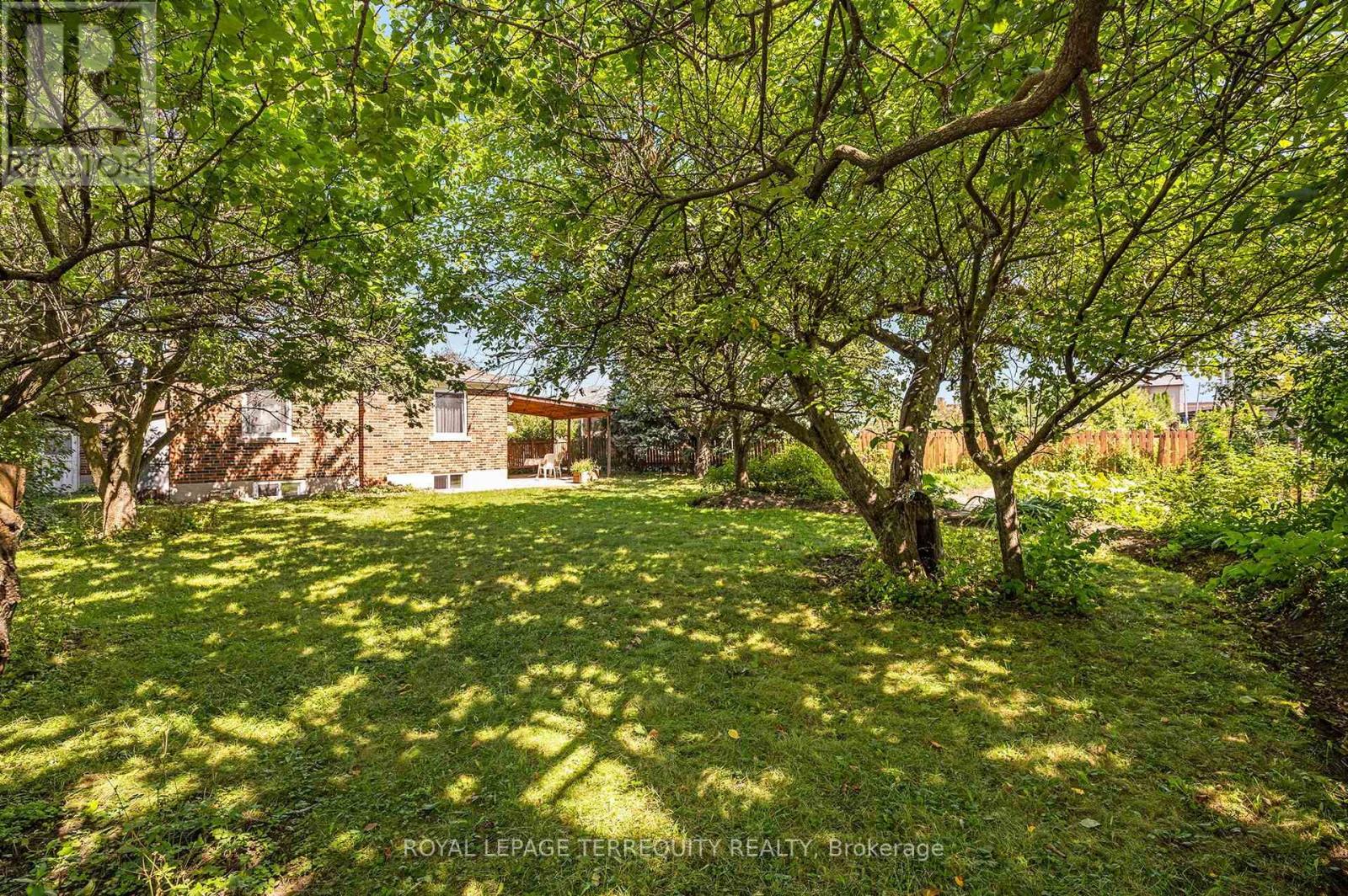 11 Picton Crescent, Toronto (Downsview-Roding-Cfb), Ontario  M3K 1W4 - Photo 36 - W13783812