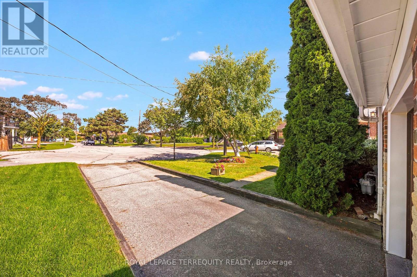 11 Picton Crescent, Toronto (Downsview-Roding-Cfb), Ontario  M3K 1W4 - Photo 38 - W13783812