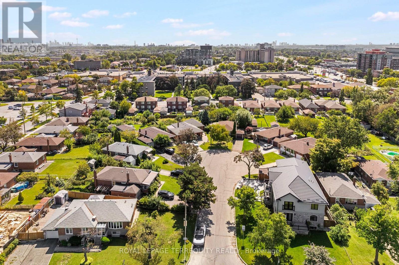11 Picton Crescent, Toronto (Downsview-Roding-Cfb), Ontario  M3K 1W4 - Photo 39 - W13783812