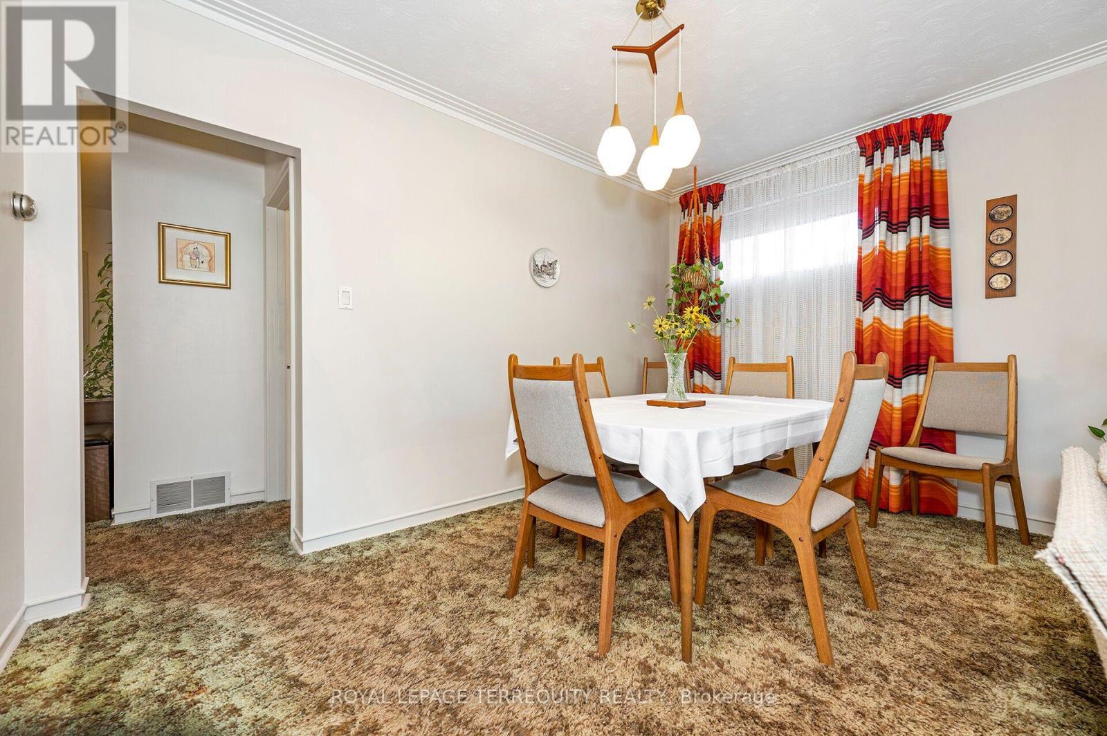 11 Picton Crescent, Toronto (Downsview-Roding-Cfb), Ontario  M3K 1W4 - Photo 4 - W13783812