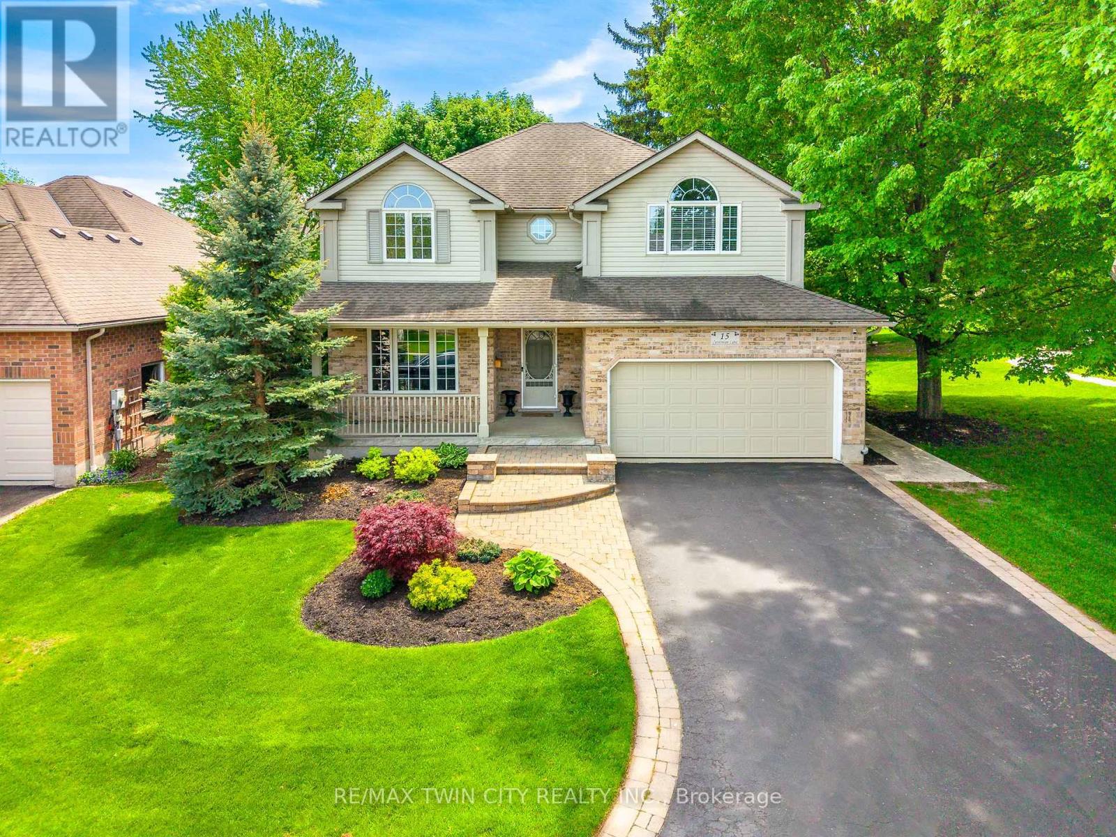 15 CAROLINIAN LANE, Cambridge, Ontario