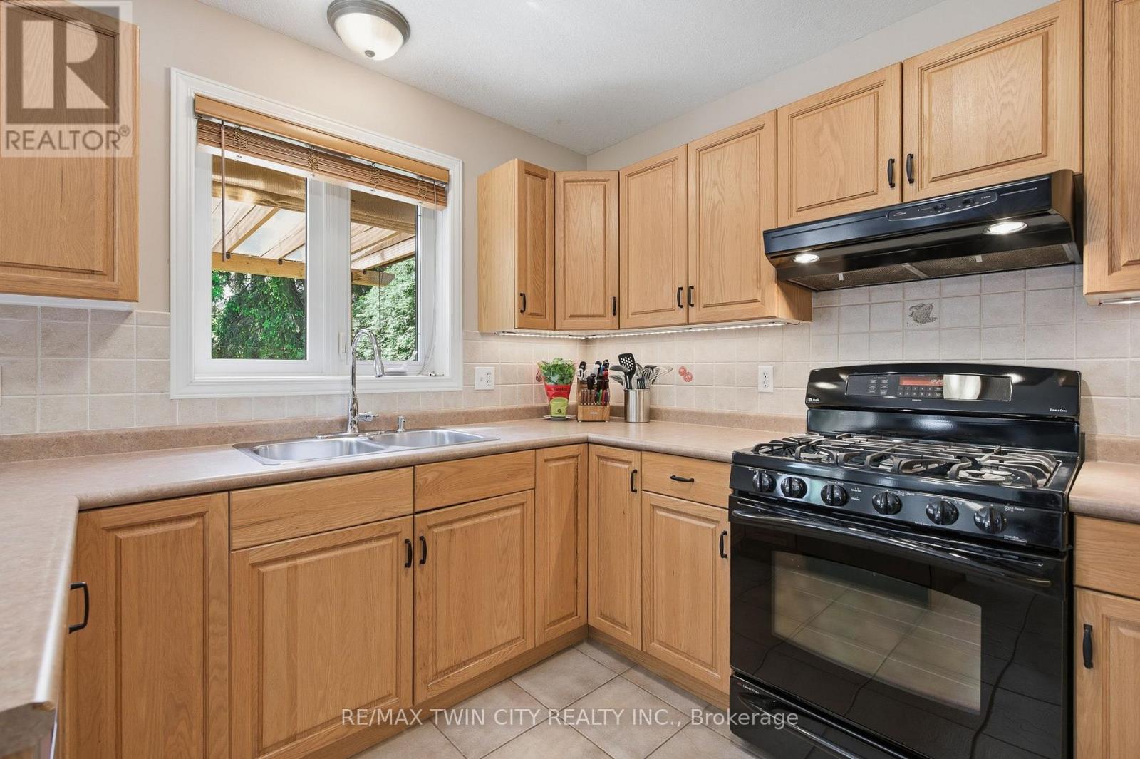 15 Carolinian Lane, Cambridge, Ontario  N1S 5B5 - Photo 16 - X13783754
