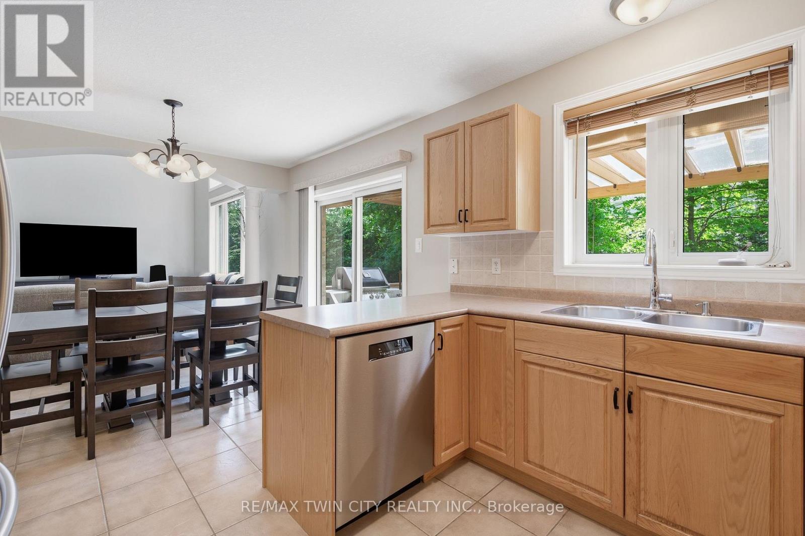 15 Carolinian Lane, Cambridge, Ontario  N1S 5B5 - Photo 17 - X13783754