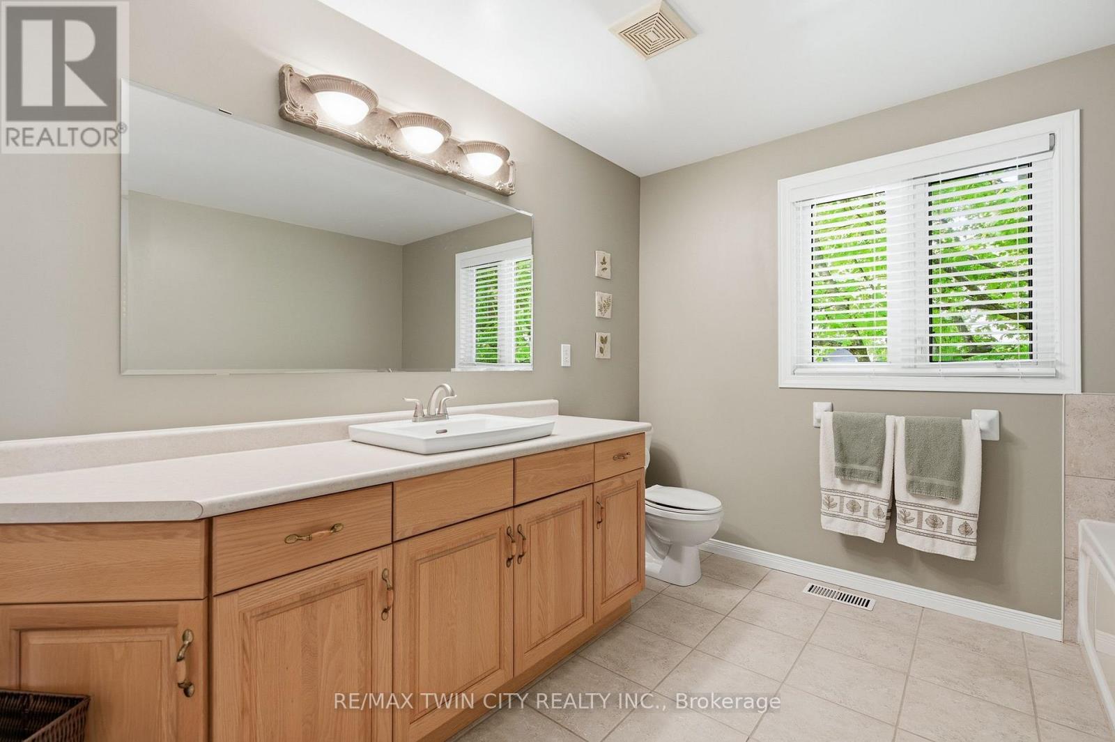 15 Carolinian Lane, Cambridge, Ontario  N1S 5B5 - Photo 24 - X13783754
