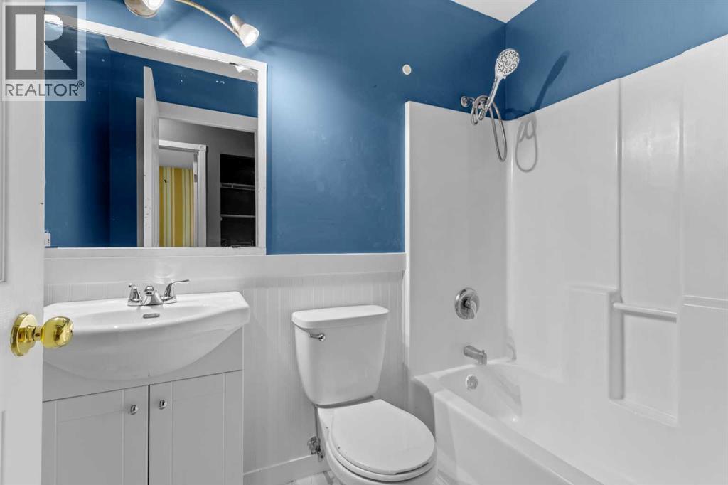 49 Cambridge Way, Carbon, Alberta  T0M 0L0 - Photo 16 - A2345075