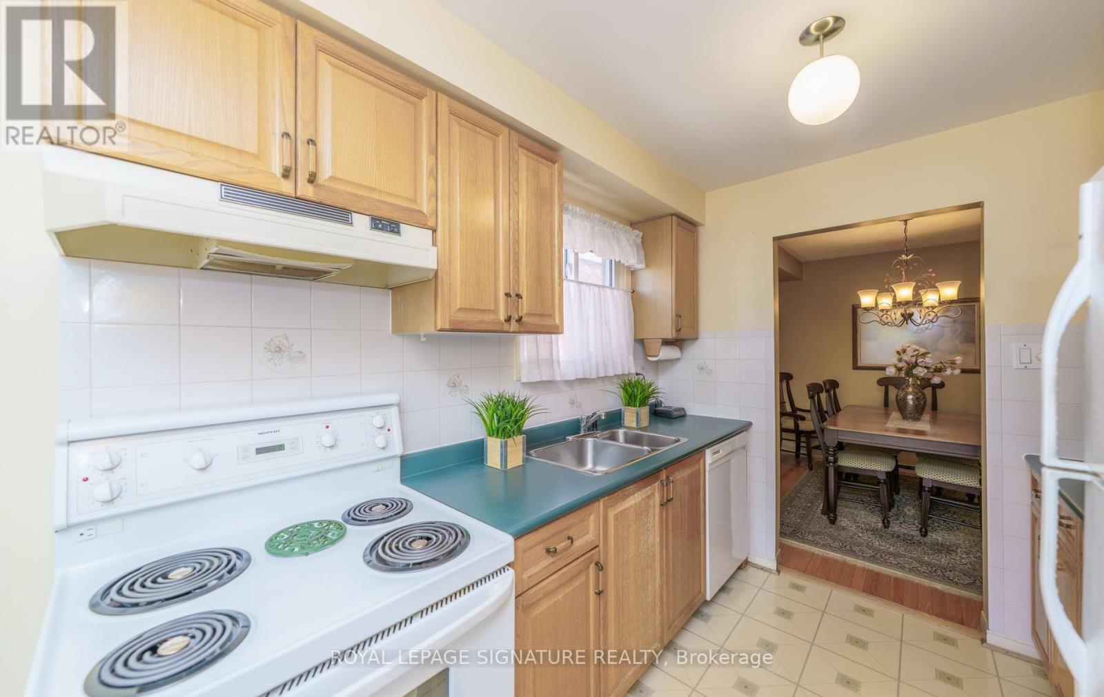 12 Manilow Street, Toronto, Ontario  M1W 3R7 - Photo 16 - E13783822