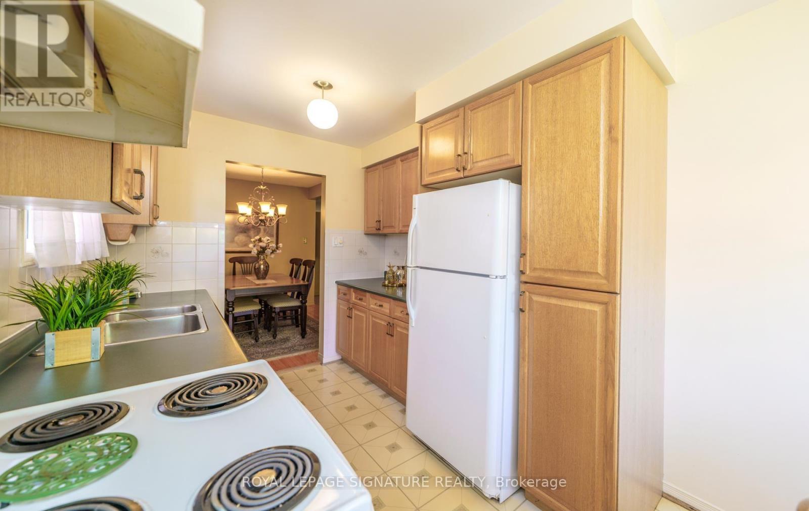 12 Manilow Street, Toronto, Ontario  M1W 3R7 - Photo 17 - E13783822