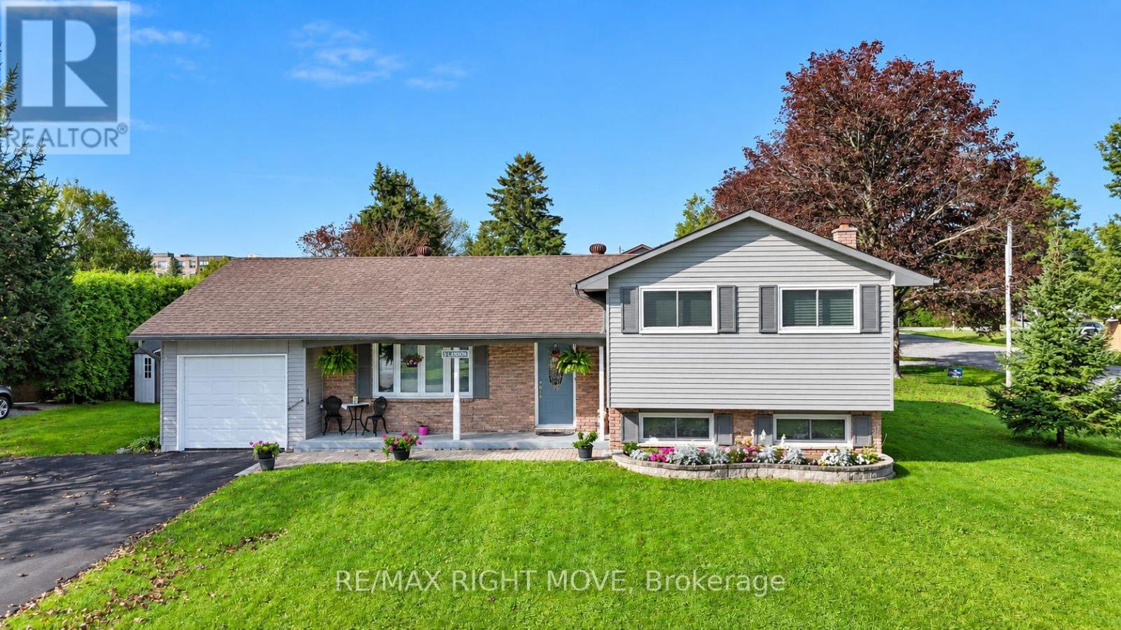 3 Lawson Avenue, Orillia, Ontario  L3V 3V5 - Photo 1 - S13783890