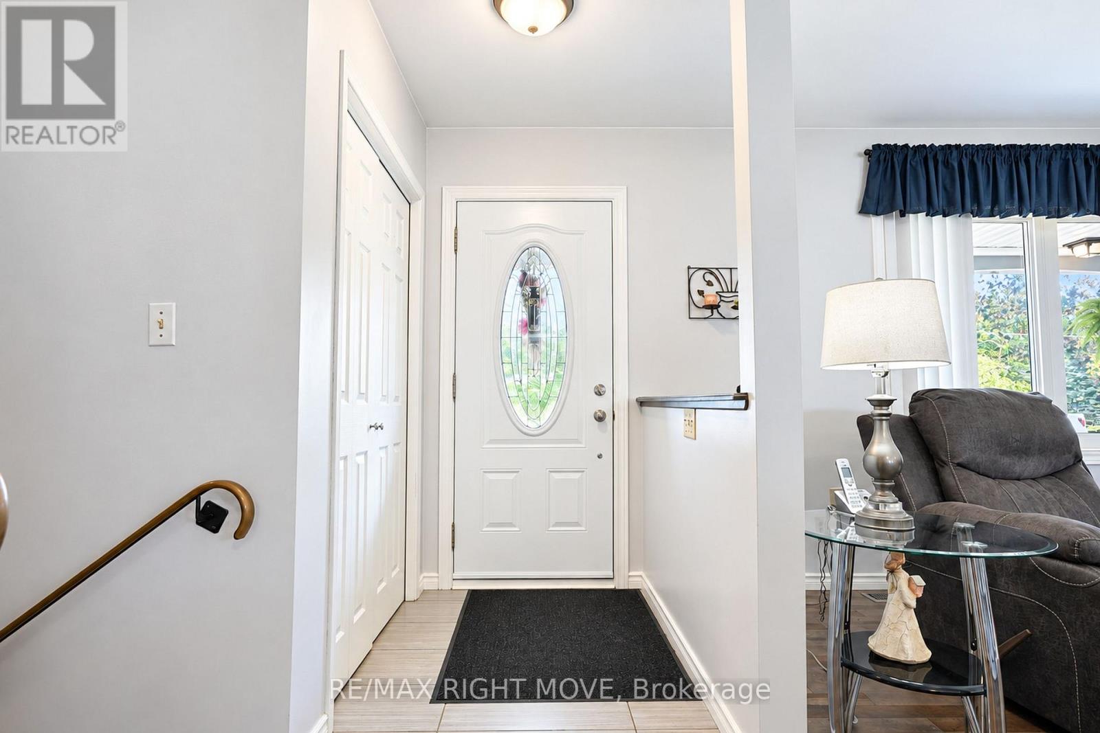 3 Lawson Avenue, Orillia, Ontario  L3V 3V5 - Photo 2 - S13783890