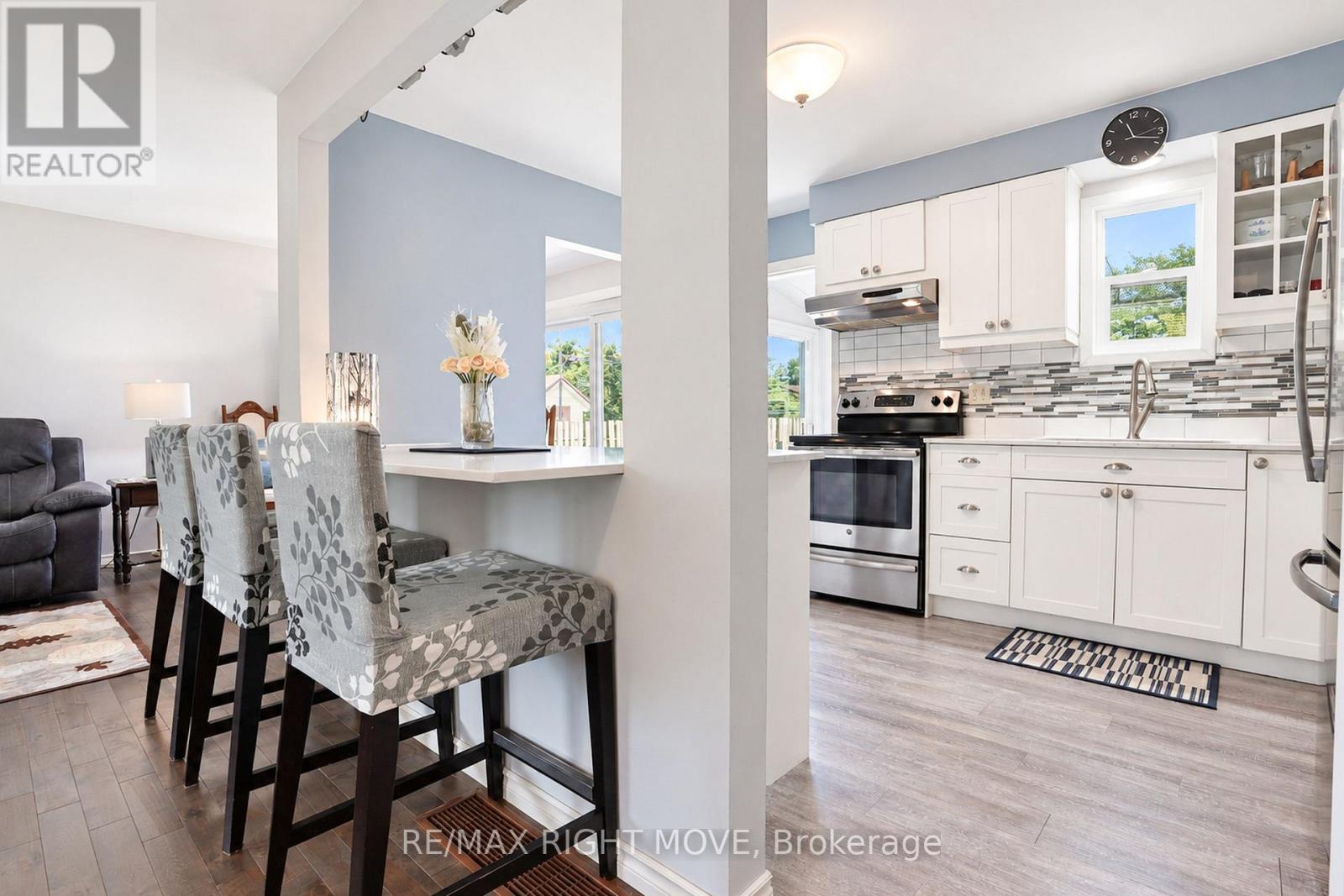 3 Lawson Avenue, Orillia, Ontario  L3V 3V5 - Photo 4 - S13783890
