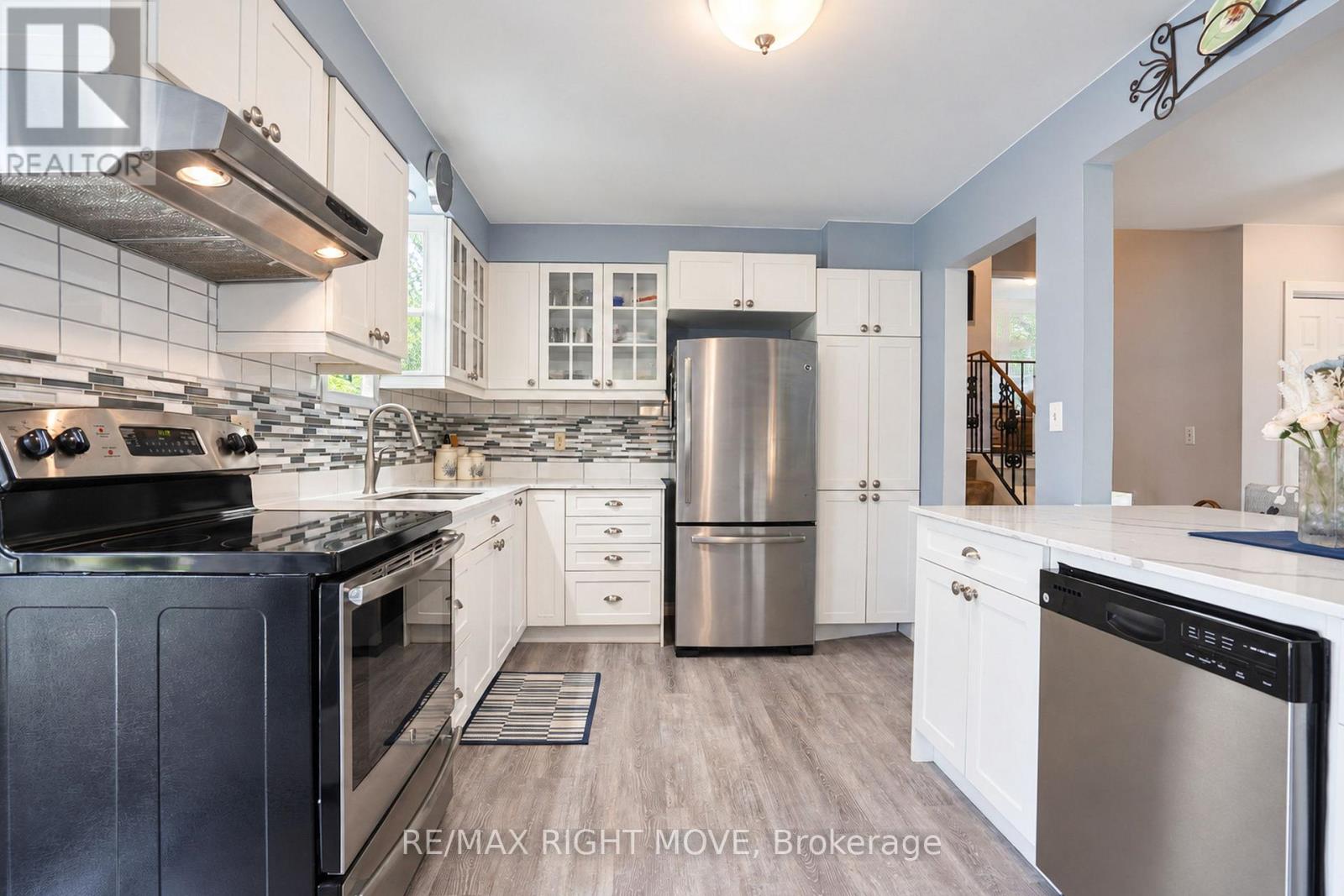 3 Lawson Avenue, Orillia, Ontario  L3V 3V5 - Photo 5 - S13783890