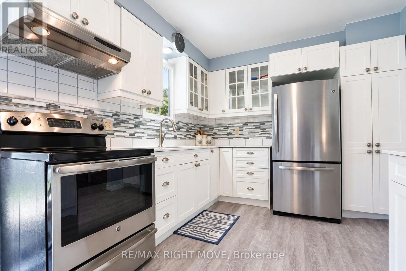 3 Lawson Avenue, Orillia, Ontario  L3V 3V5 - Photo 6 - S13783890