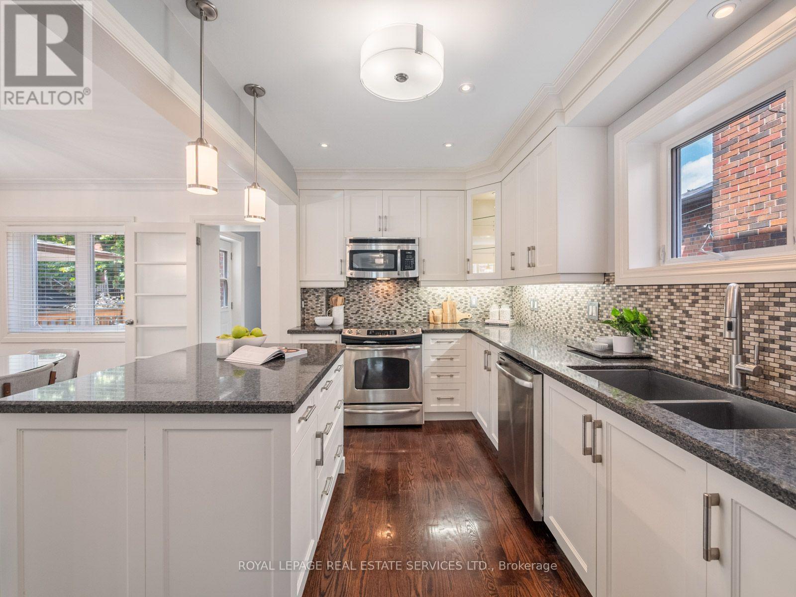 10 Elora Road, Toronto, Ontario  M6P 3H6 - Photo 14 - W13783832