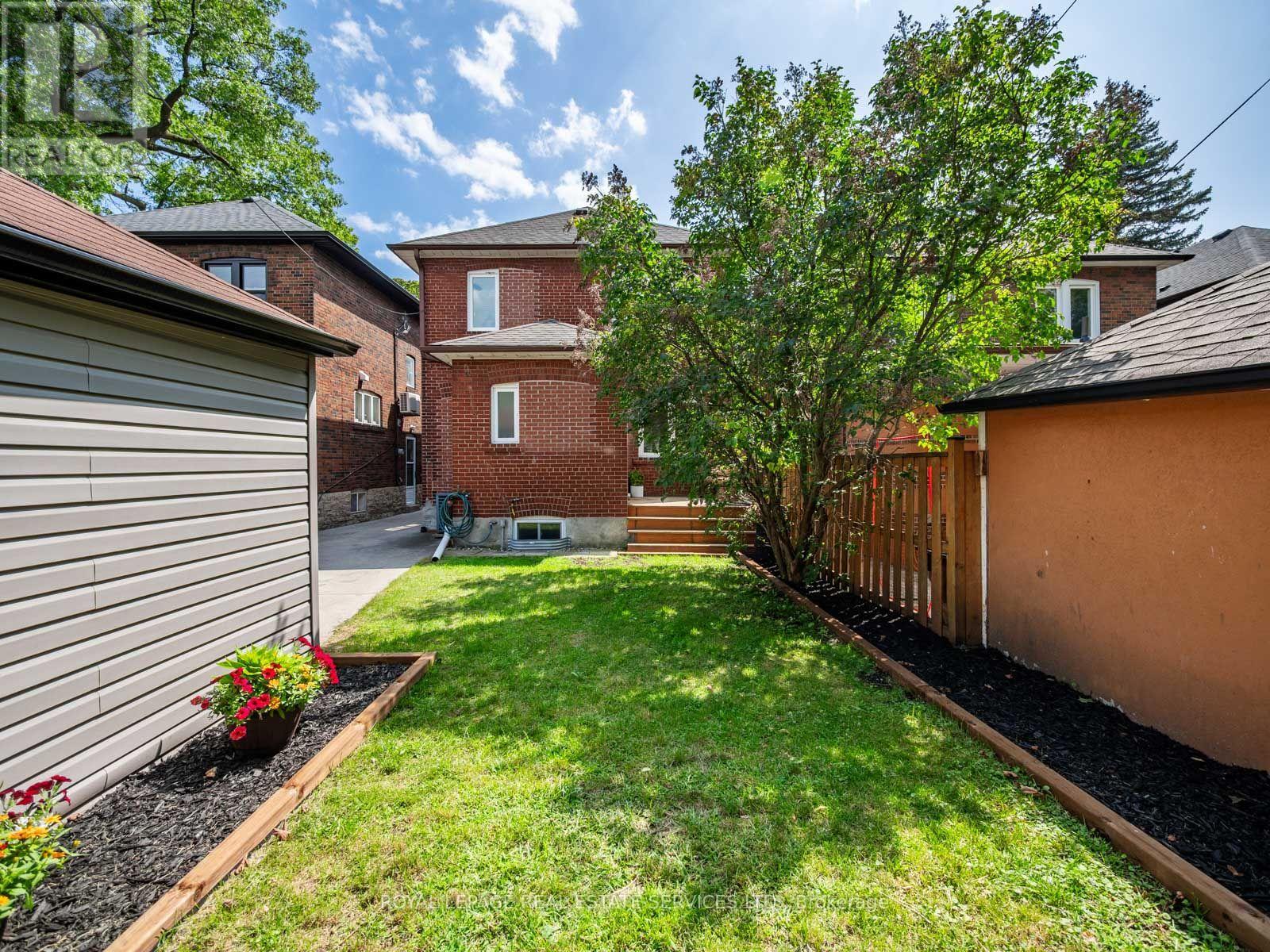 10 Elora Road, Toronto, Ontario  M6P 3H6 - Photo 37 - W13783832