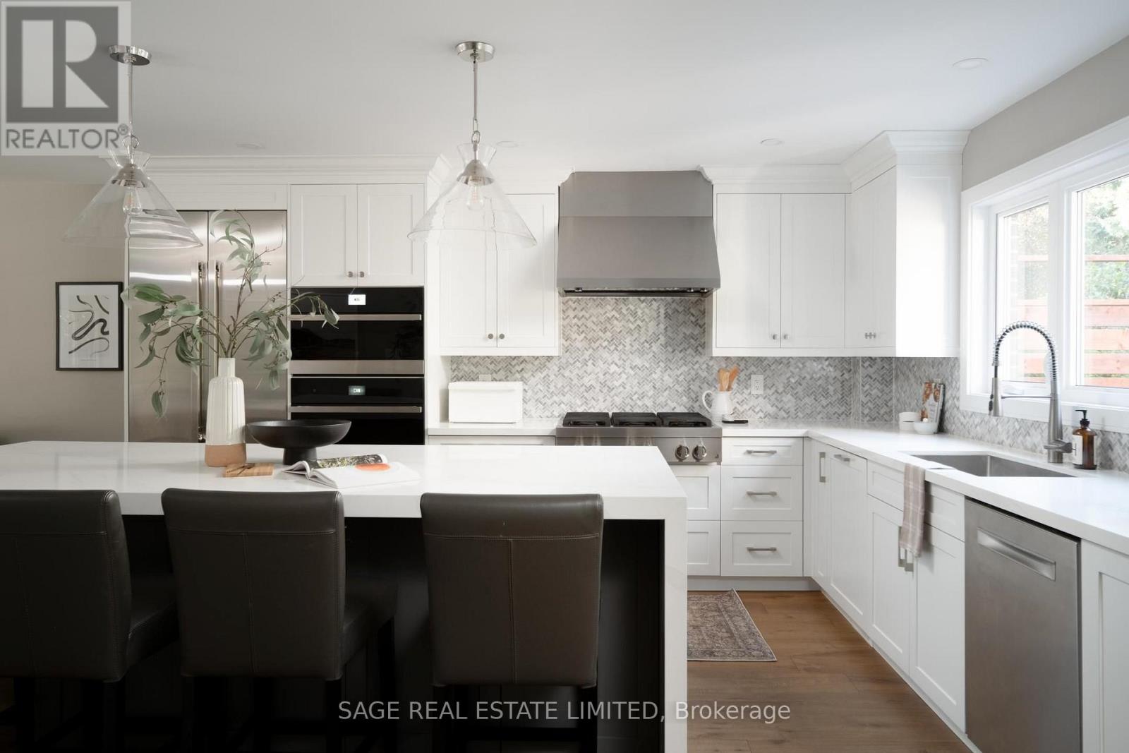 1819 FRIAR TUCK COURT, Mississauga, Ontario