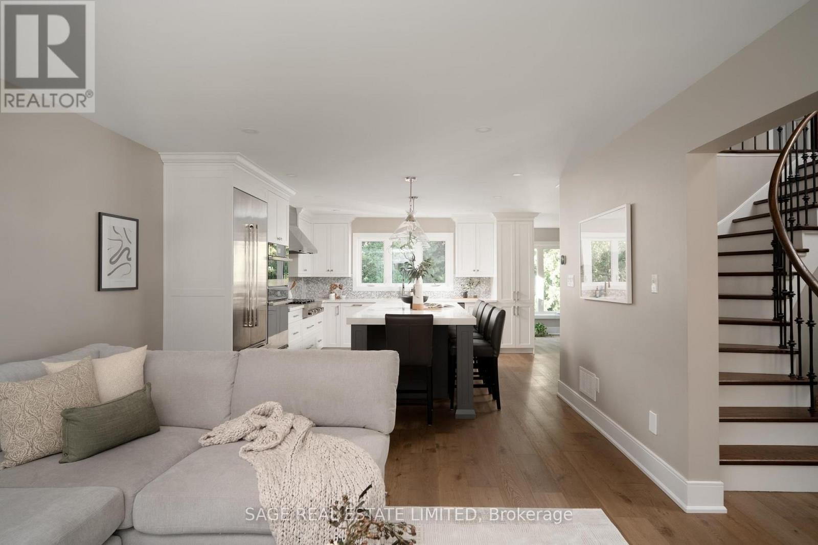1819 Friar Tuck Court, Mississauga, Ontario  L5K 2L4 - Photo 10 - W13783874