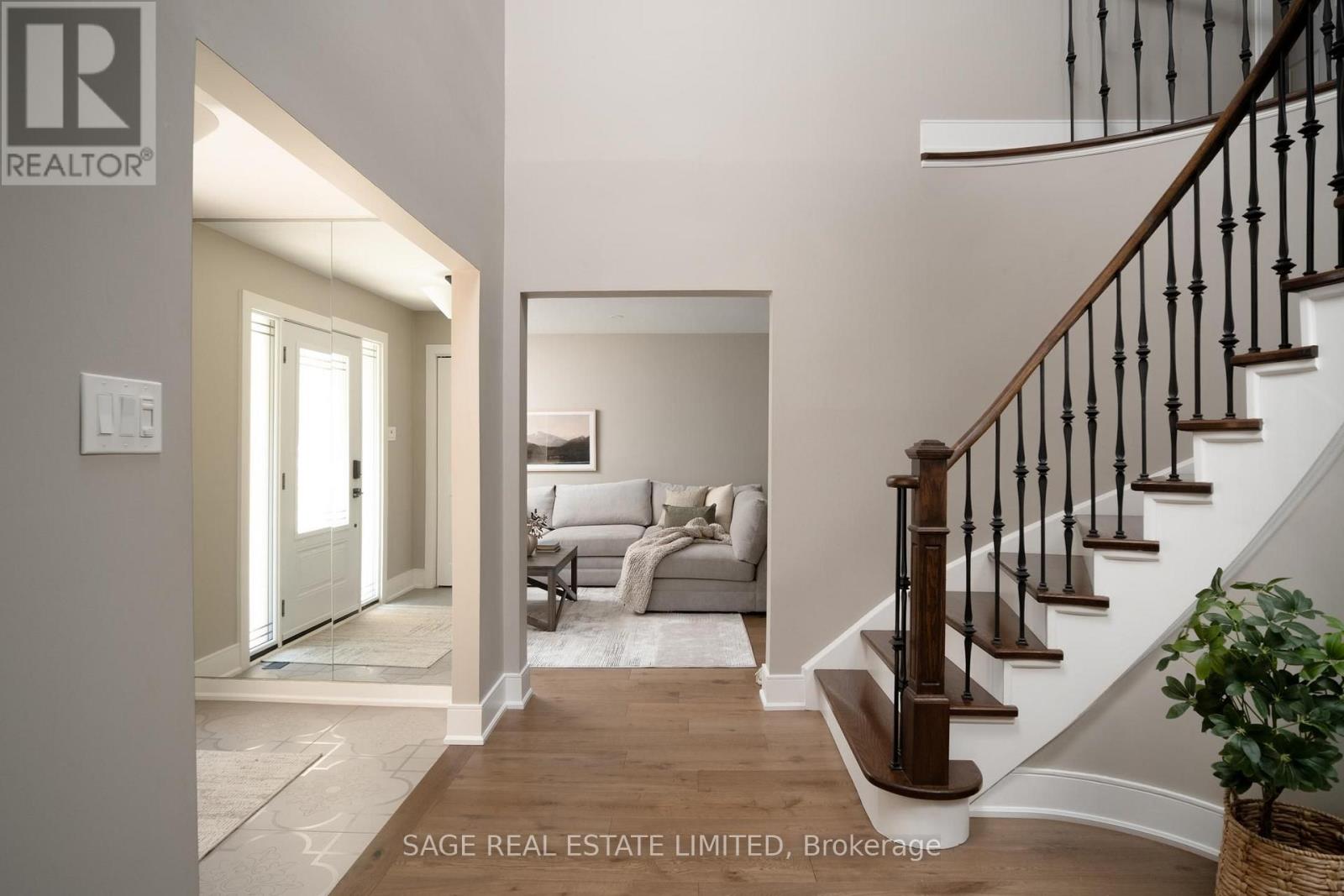 1819 Friar Tuck Court, Mississauga, Ontario  L5K 2L4 - Photo 4 - W13783874