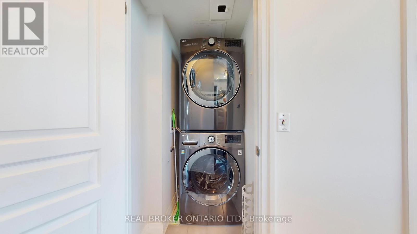 Ph7 - 2087 Lake Shore Boulevard W, Toronto, Ontario M8V 4G3 - Photo 35 - W13783908