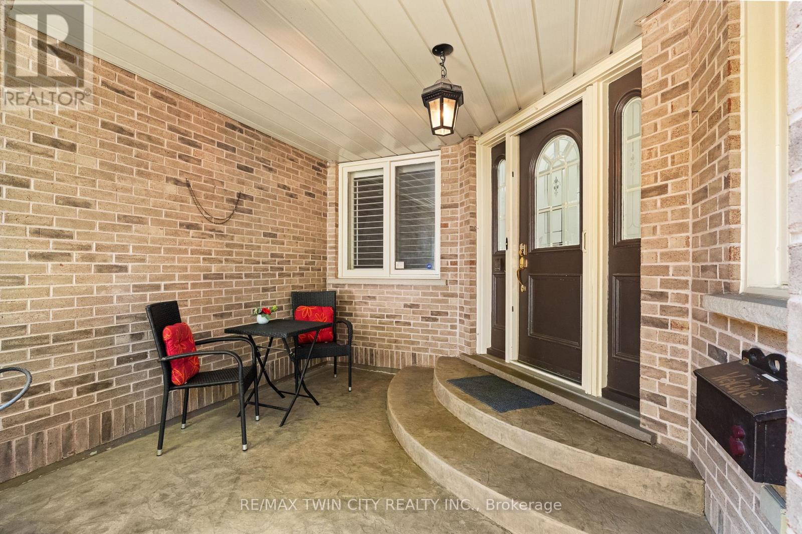 648 Bayhampton Crescent, Waterloo, Ontario N2K 3P1 - Photo 3 - X13783818