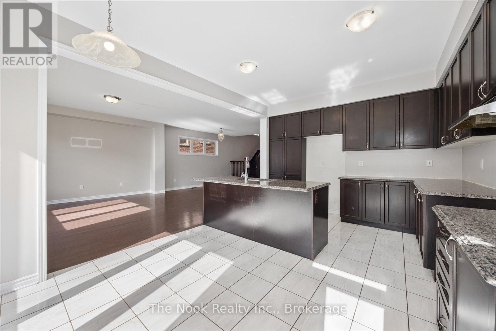 60 Westfield Drive, Whitby, Ontario  L1P 0E9 - Photo 6 - E13779512
