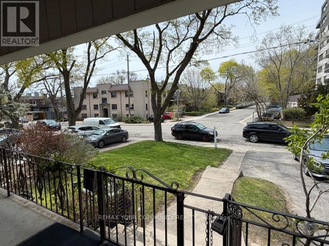 Main Level - 19 Mount Royal Avenue, Toronto, Ontario  M6H 2S2 - Photo 21 - C13109562