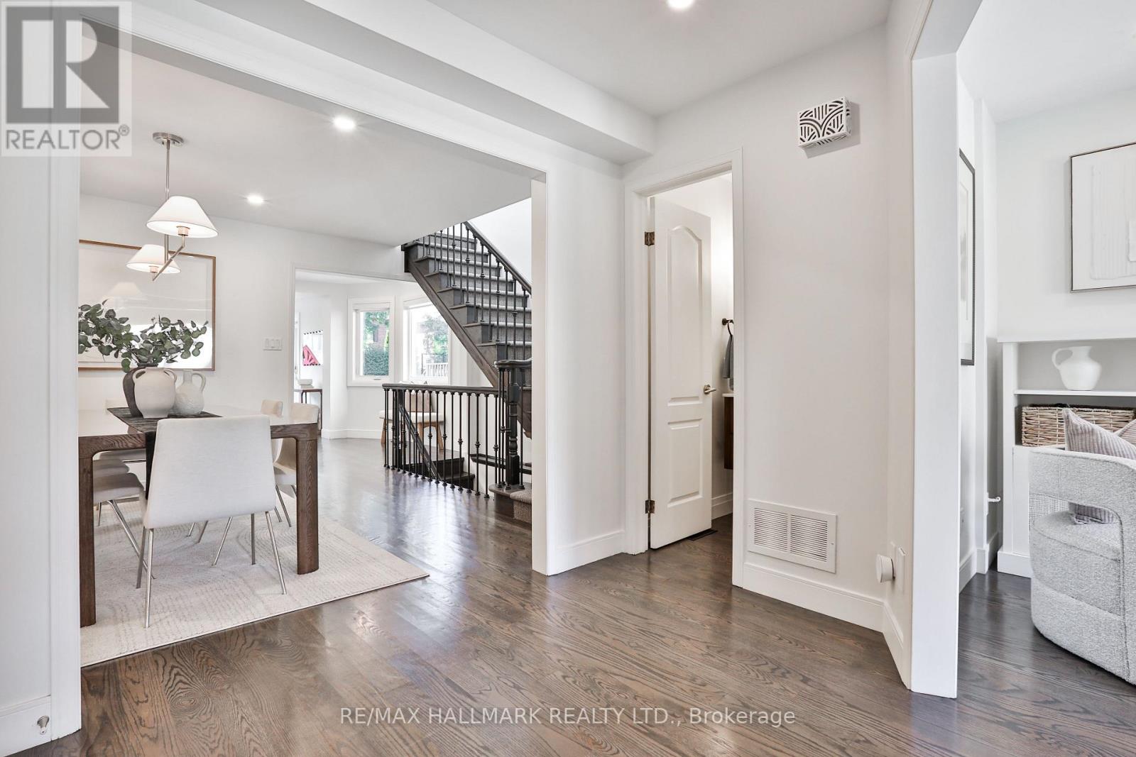 163 Roe Avenue, Toronto, Ontario  M5M 2J1 - Photo 2 - C13783964