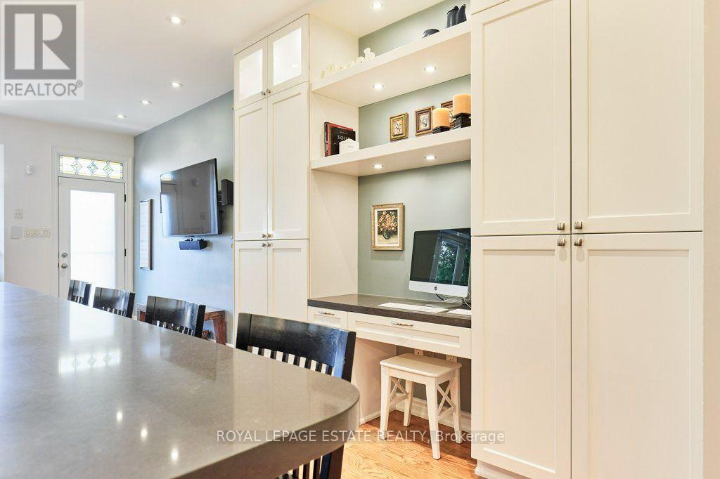 32 Joseph Duggan Road, Toronto, Ontario  M4L 3Y2 - Photo 11 - E13783954