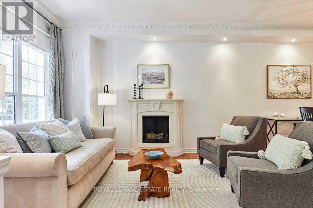 32 Joseph Duggan Road, Toronto, Ontario  M4L 3Y2 - Photo 6 - E13783954