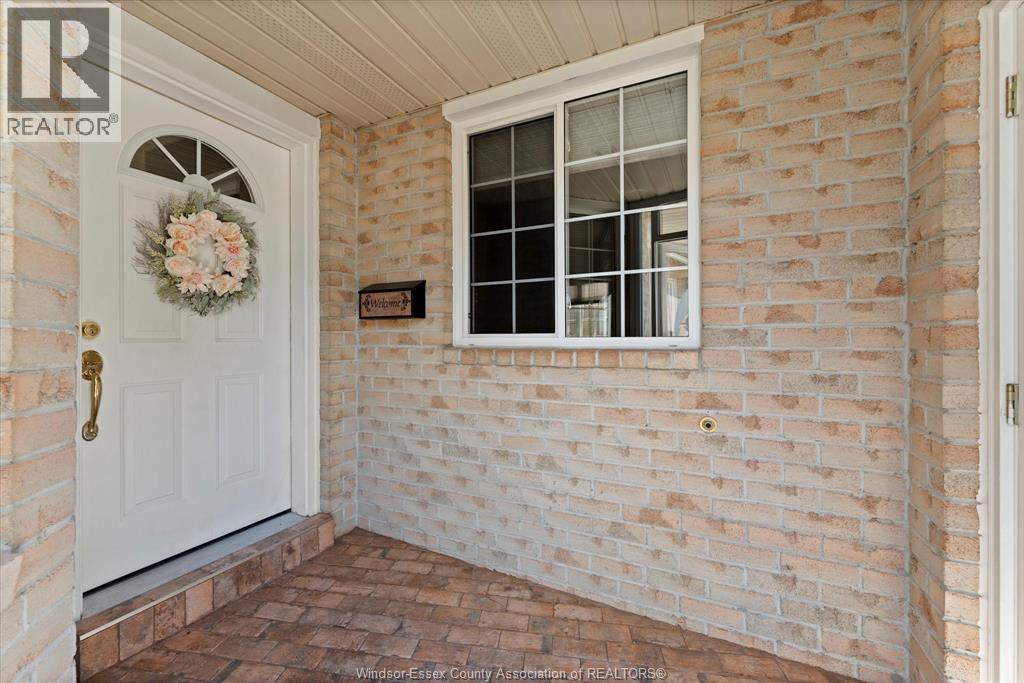 1941 Blue Heron Drive, Windsor, Ontario  N8P 1P6 - Photo 4 - 26022590