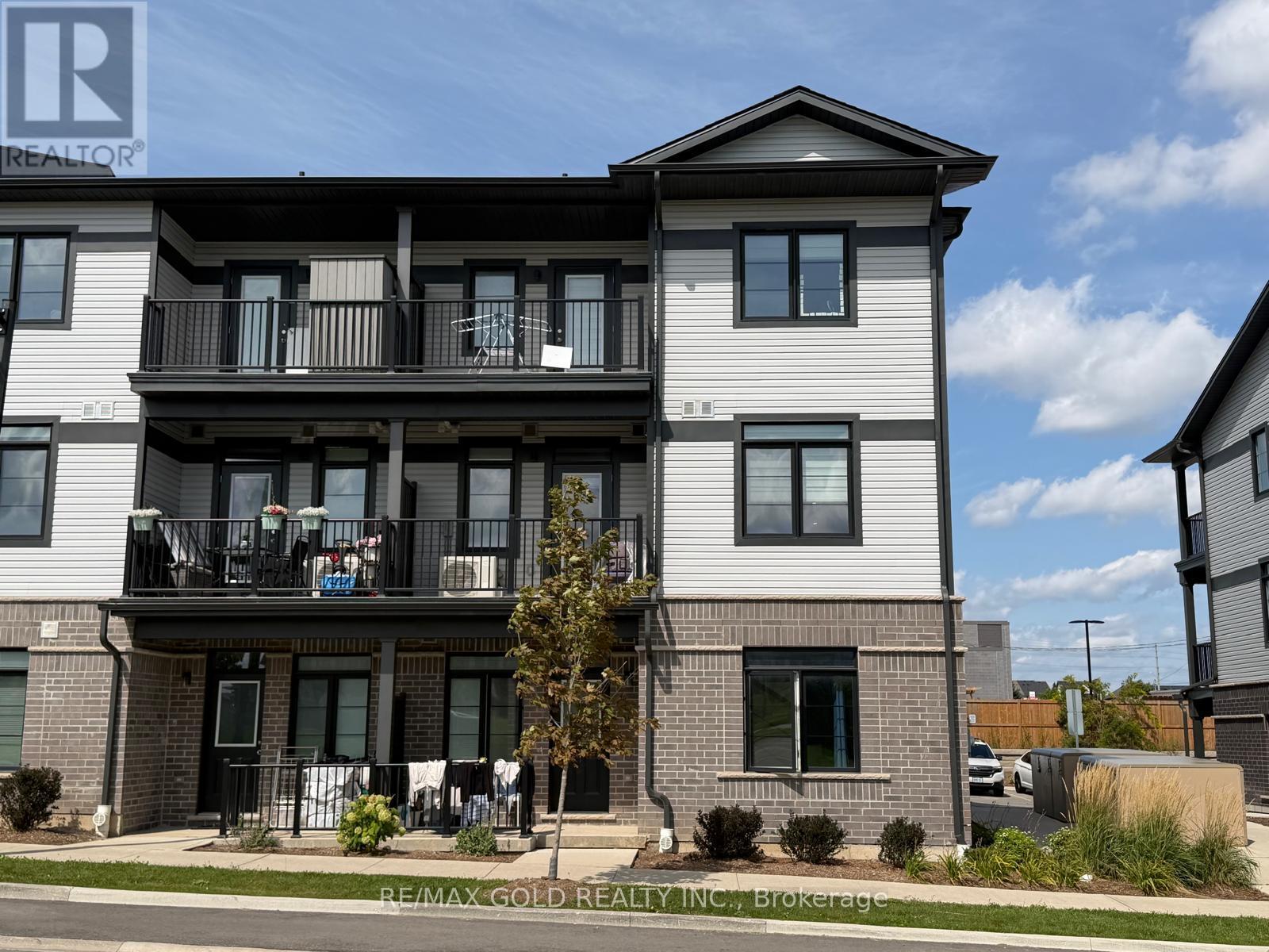 122 OAT LANE, Kitchener, Ontario