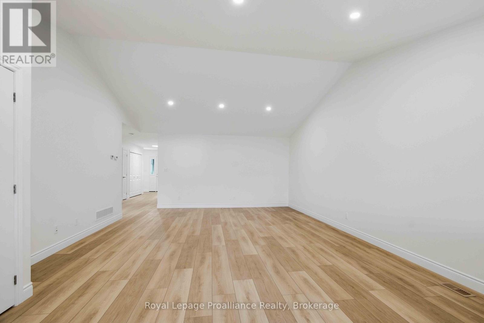 18 CLAYTON JOHN AVENUE photo 6
