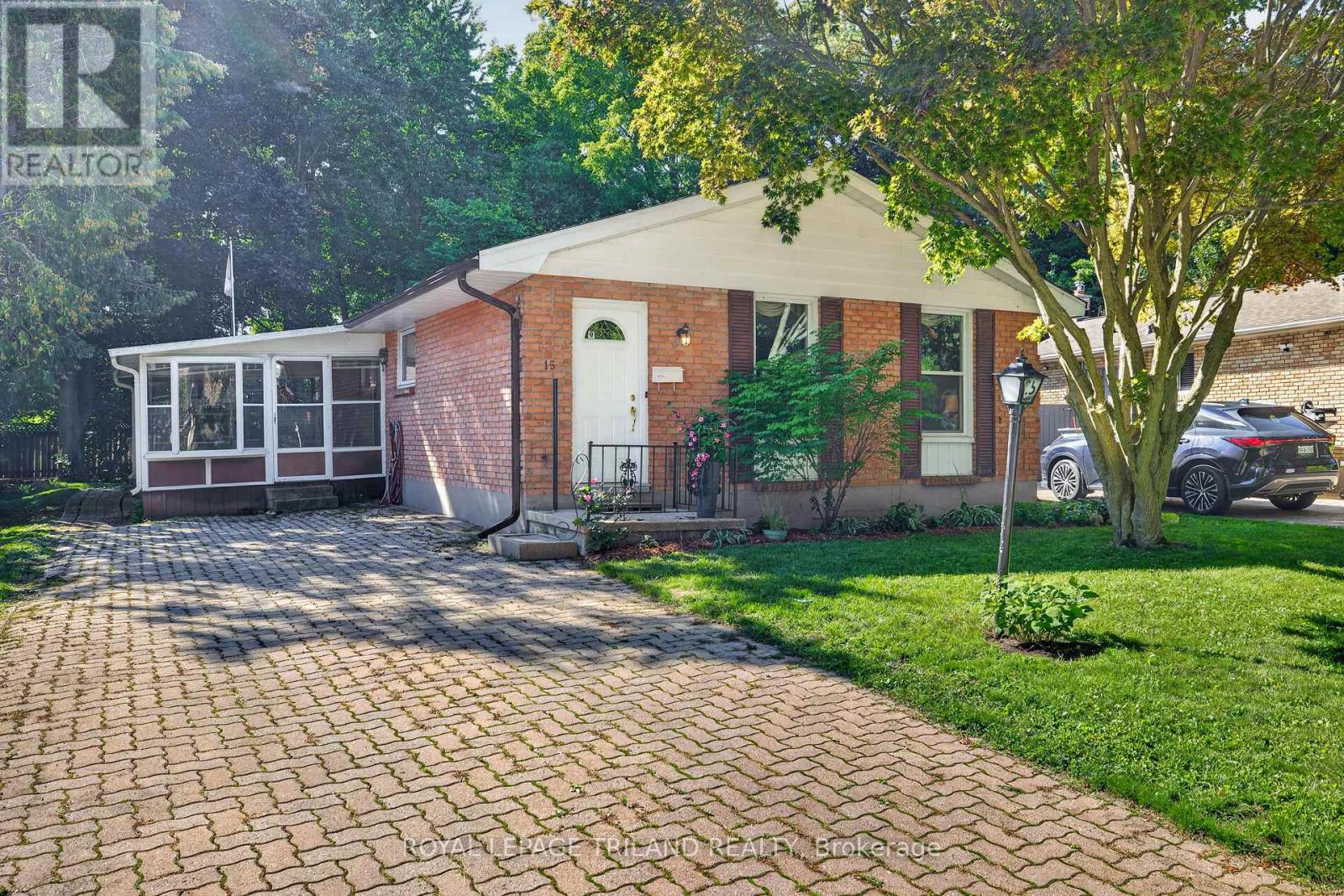 15 CARMEN CRESCENT, London North, Ontario